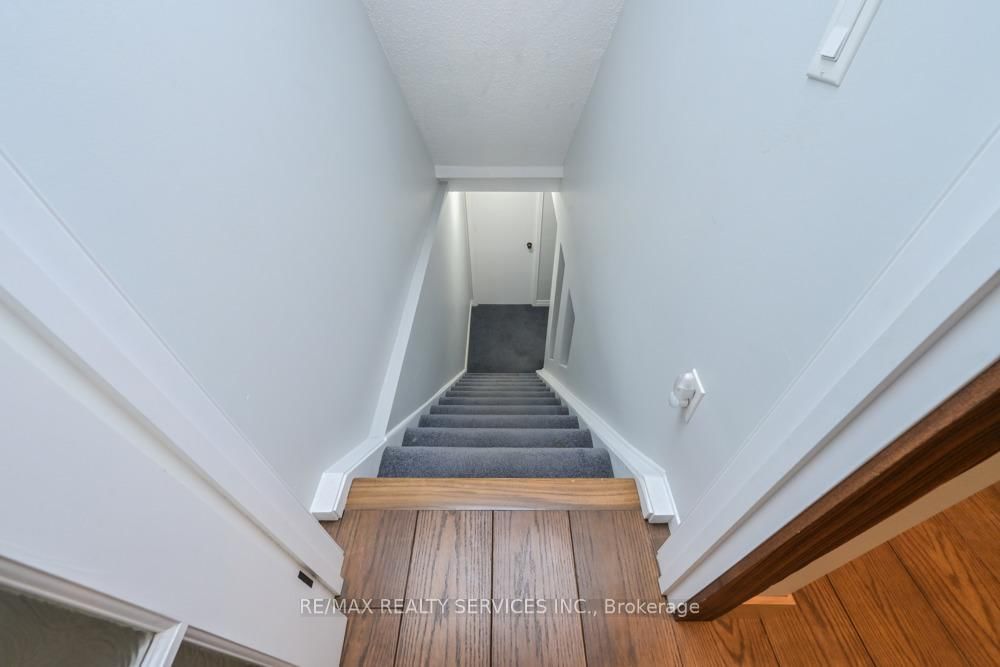 Townhouse for sale at 8 Collins Crescent, Brampton, Ontario, L6V 3M9 - Brampton North - MLS: W12916504