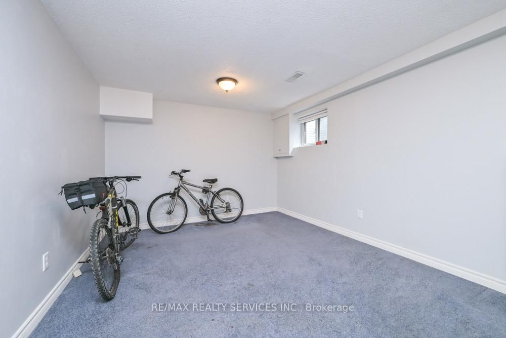 Townhouse for sale at 8 Collins Crescent, Brampton, Ontario, L6V 3M9 - Brampton North - MLS: W12916504