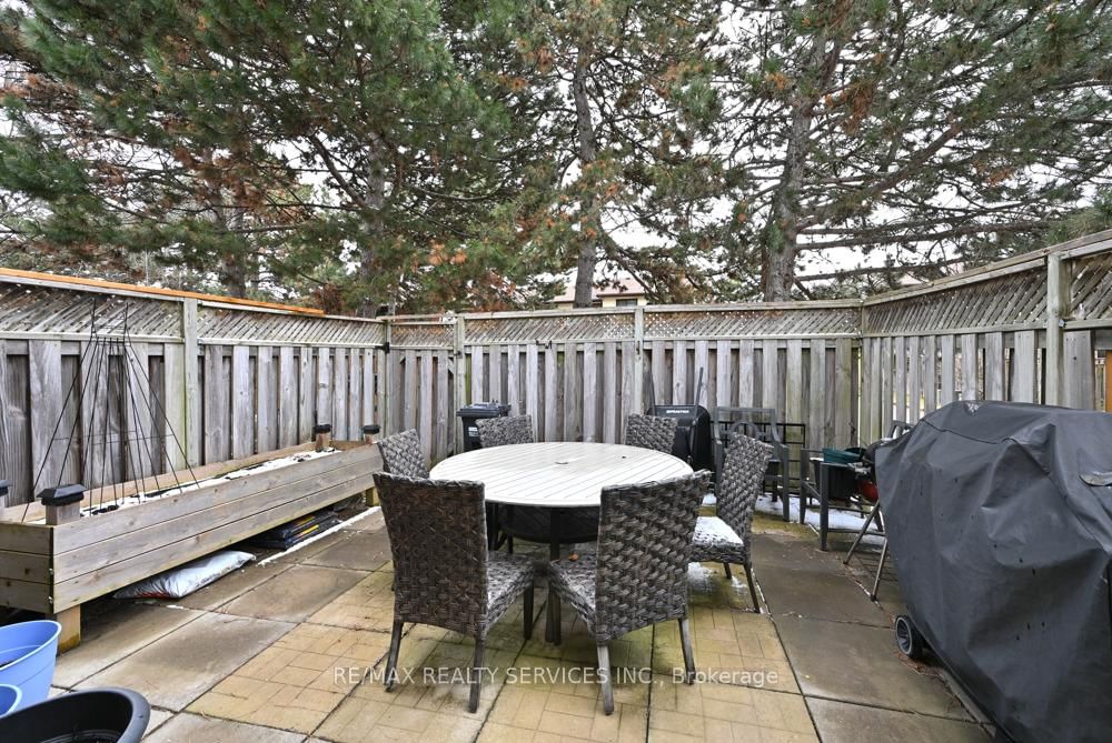 Townhouse for sale at 8 Collins Crescent, Brampton, Ontario, L6V 3M9 - Brampton North - MLS: W12916504