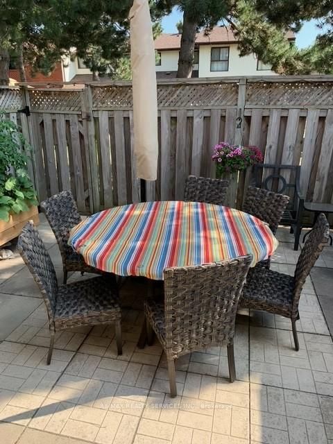 Townhouse for sale at 8 Collins Crescent, Brampton, Ontario, L6V 3M9 - Brampton North - MLS: W12916504