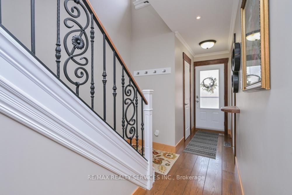 Townhouse for sale at 8 Collins Crescent, Brampton, Ontario, L6V 3M9 - Brampton North - MLS: W12916504