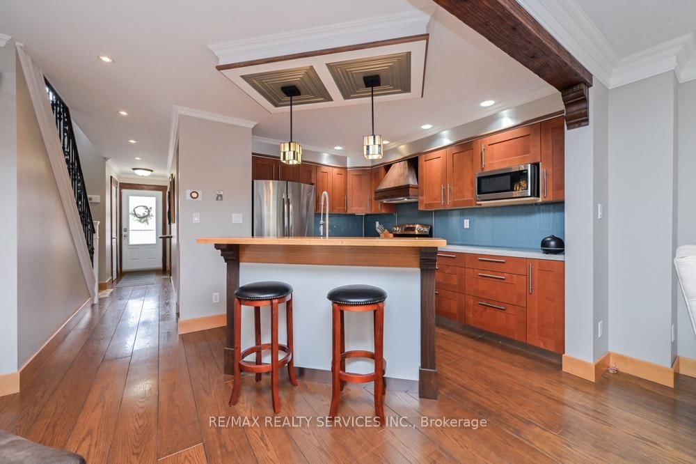 Townhouse for sale at 8 Collins Crescent, Brampton, Ontario, L6V 3M9 - Brampton North - MLS: W12916504