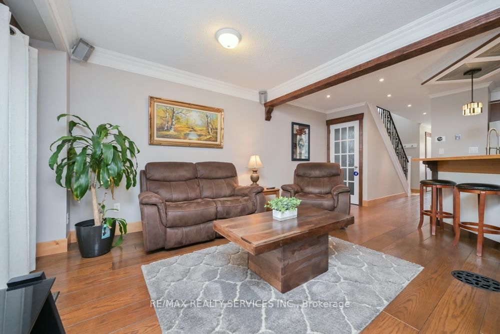 Townhouse for sale at 8 Collins Crescent, Brampton, Ontario, L6V 3M9 - Brampton North - MLS: W12916504