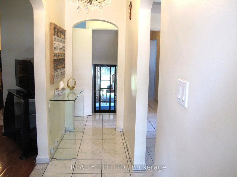 4 Rosalie Ave, Toronto, M3L 1C5 | Image 3