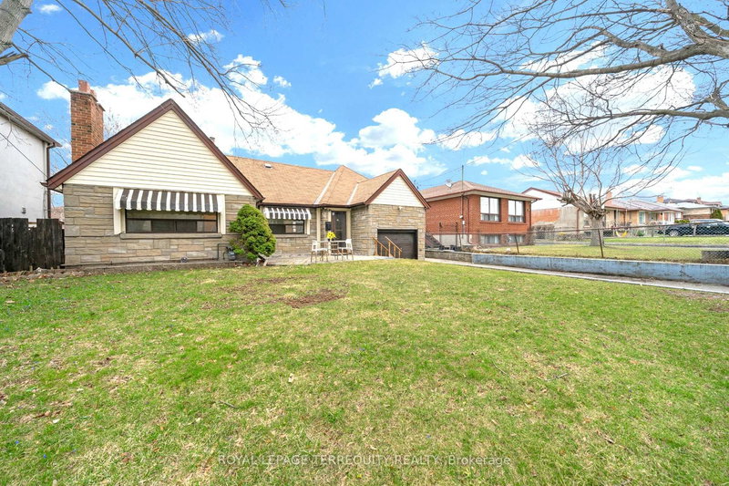 34 Downsview Ave, Toronto, M3M 1C9 | Image 3