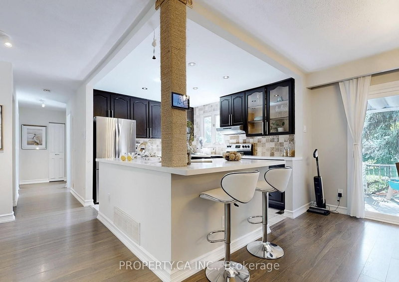 Main - 2221 Buttonbush Cres, Mississauga, L5L 1C4 | Image 3