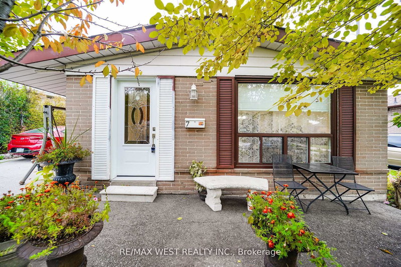 7 Bimini Cres, Toronto, M3N 1S1 | Image 2