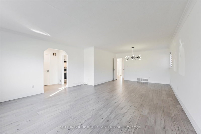 4 Cranston Rd, Toronto, M9B 3X8 | Image 3