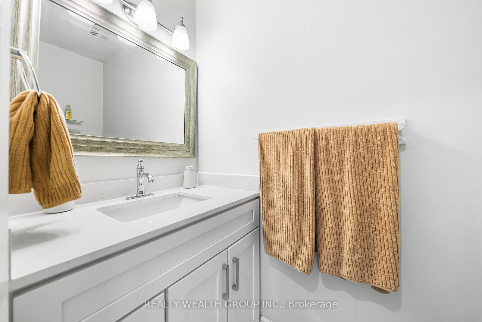 Townhouse for sale at 39-521 Timber Lane, Burlington, Ontario, L7L 4B1 - Appleby - MLS: W12917560