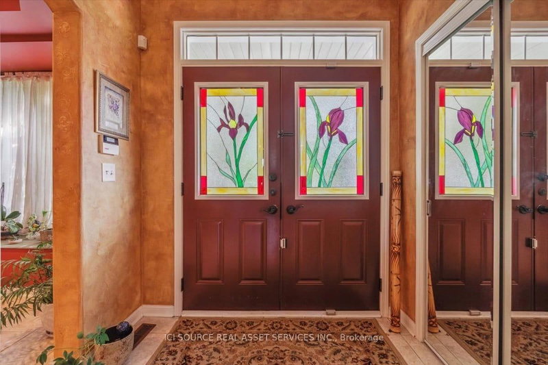 40 Maldives Cres, Brampton, L6P 1L3 | Image 2