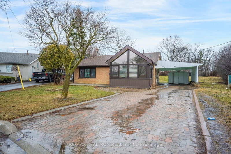 30 Lawrence Cres, Brampton, L6W 2P3 | Image 2