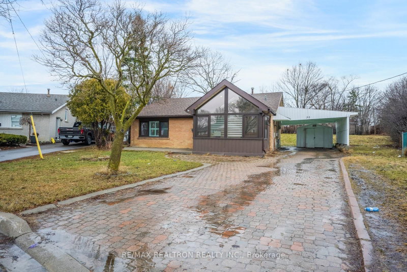30 Lawrence Crescent