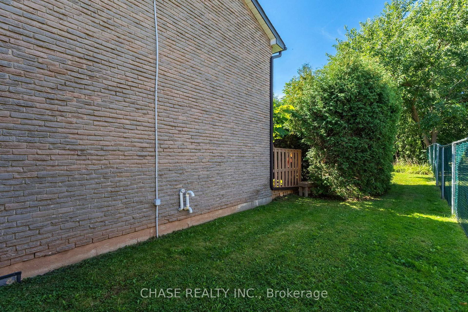 Townhouse for sale at 554 Pinedale Avenue, Burlington, Ontario, L7L 3W4 - Appleby - MLS: W12918284