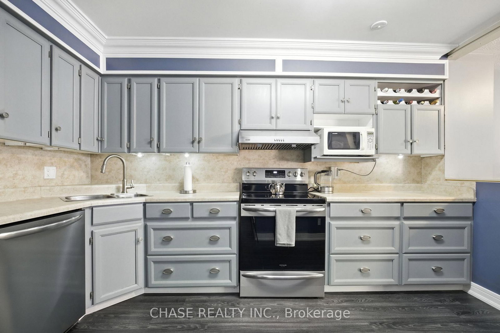 Townhouse for sale at 554 Pinedale Avenue, Burlington, Ontario, L7L 3W4 - Appleby - MLS: W12918284