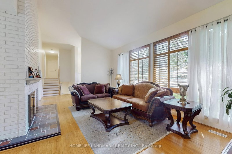 173 Dunwoody Dr, Oakville, L6J 4G5 | Image 2