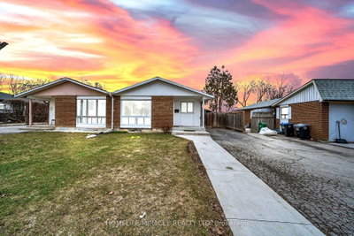 5-bed Semi-Detached · 64 Drake Blvd