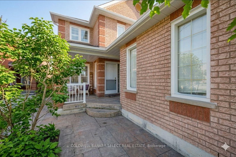 29 Autumn Oak Crt, Caledon, L7E 1X6 | Image 2