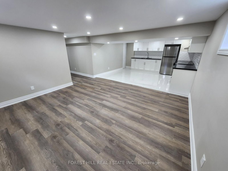 Lower - 2577 Whaley Dr, Mississauga, L5B 1X1 | Image 3
