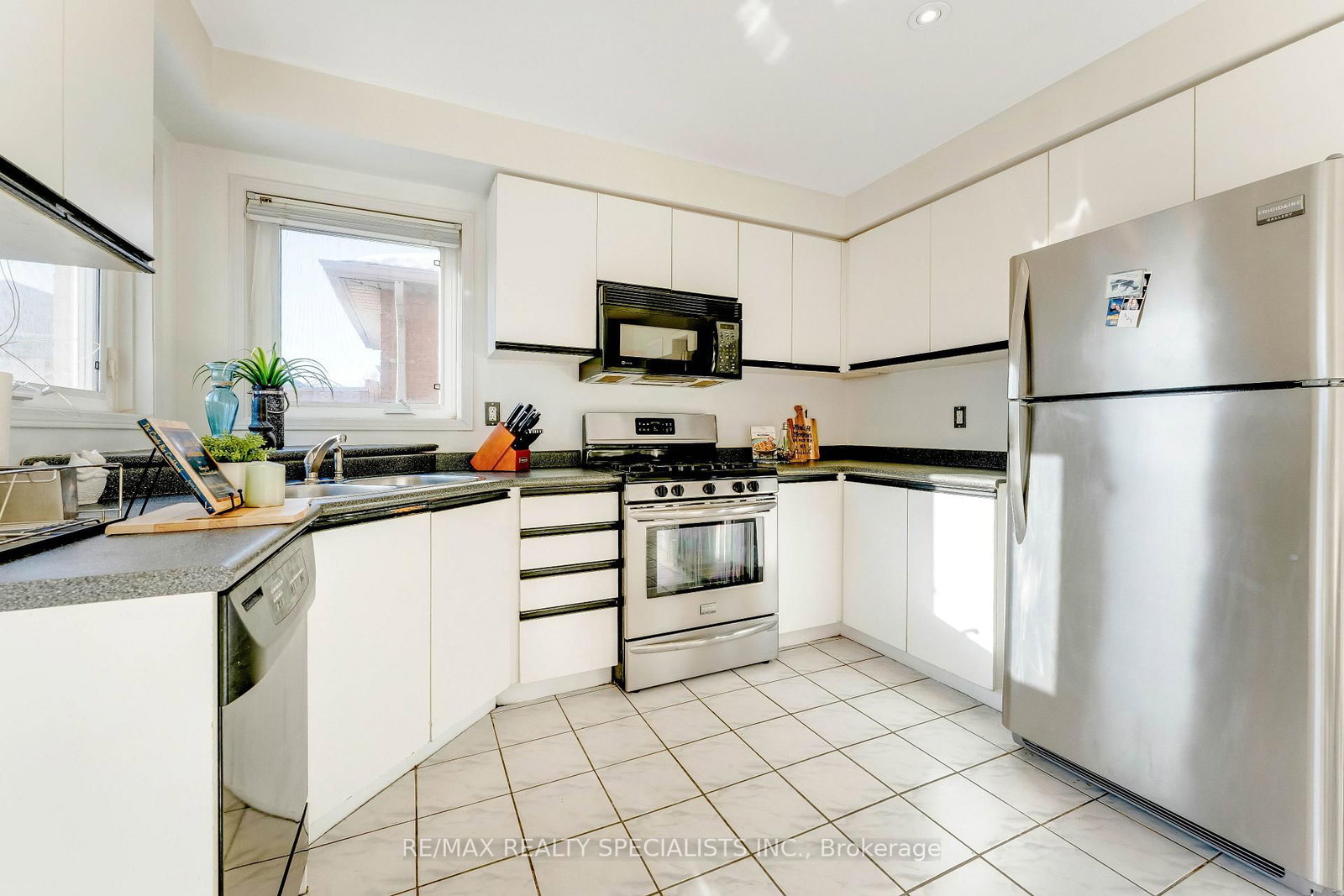 Semi-Detached House for sale at 65 Clover Bloom Road, Brampton, Ontario, L6R 1S4 - Sandringham-Wellington - MLS: W12919060