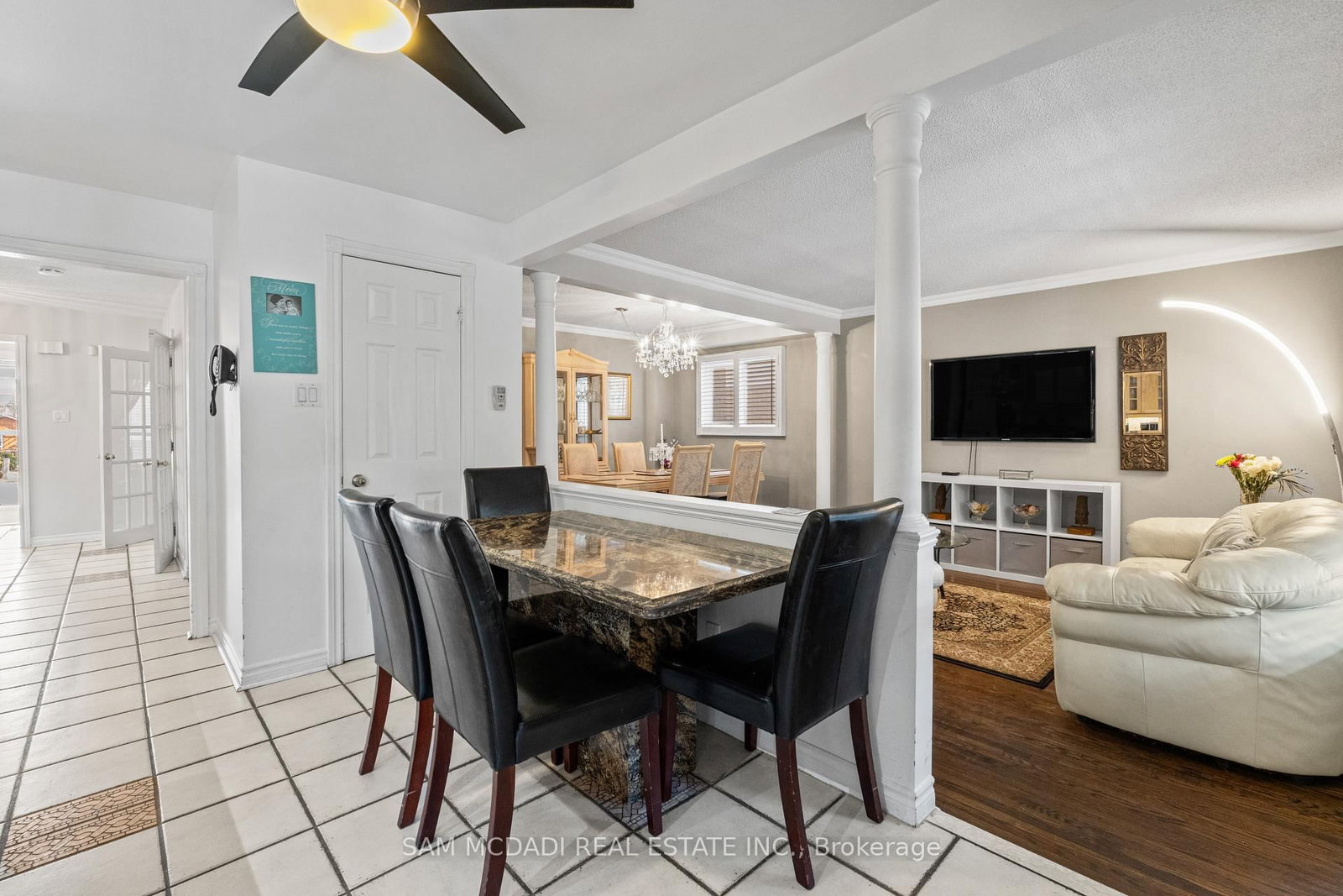 Detached House for sale at 1004 Queensbridge Drive, Mississauga, Ontario, L5C 3R1 - Creditview - MLS: W12919480