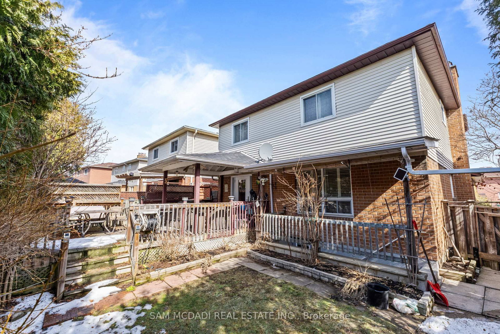 Detached House for sale at 1004 Queensbridge Drive, Mississauga, Ontario, L5C 3R1 - Creditview - MLS: W12919480