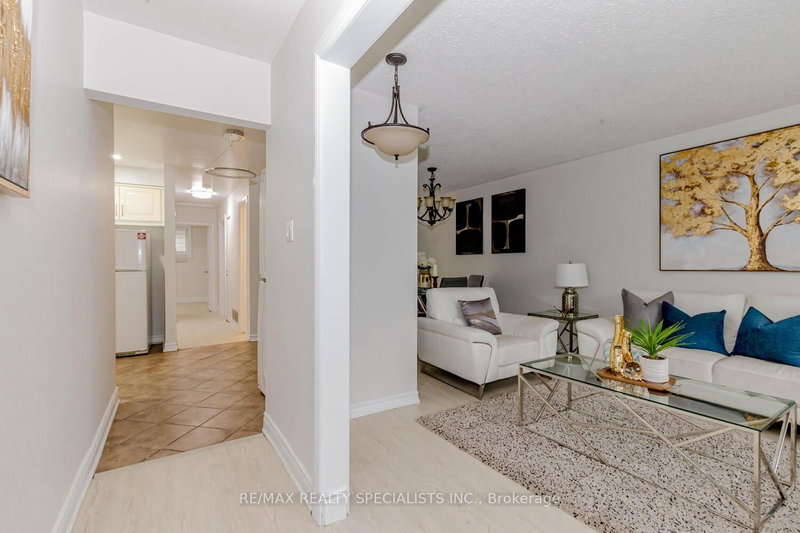 Upper - 39 Seaborn Rd S, Brampton, L6V 2B8 | Image 3