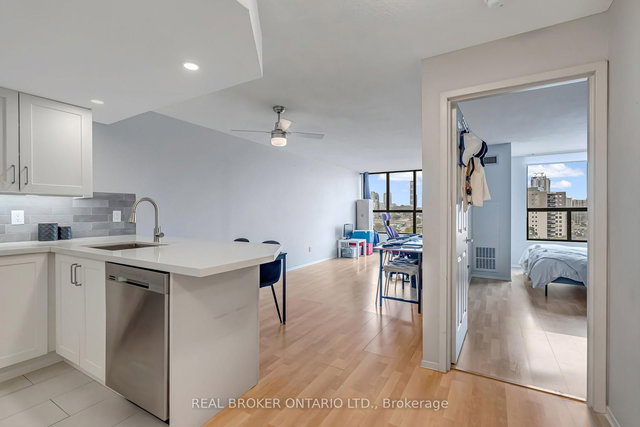 903 - 25 Agnes Street