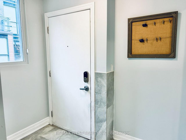 102 - 5 Sousa Mendes Street