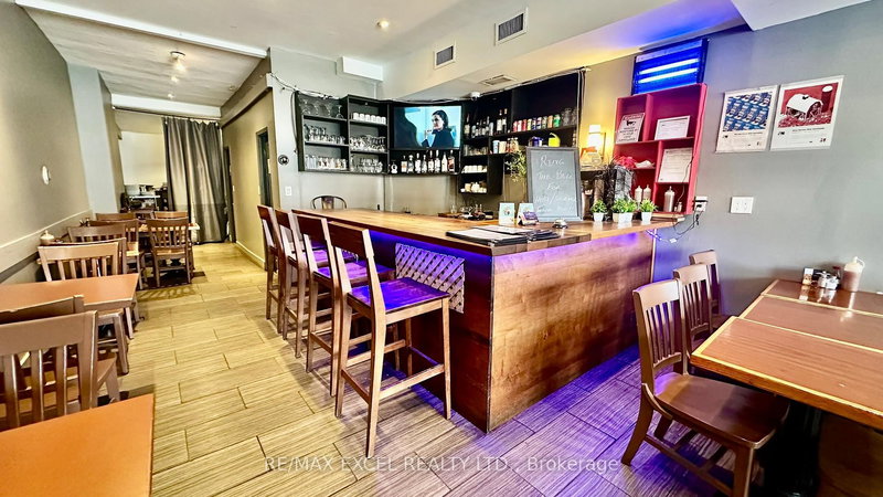 371 Roncesvalles Ave, Toronto, M6R 2M7 | Image 2