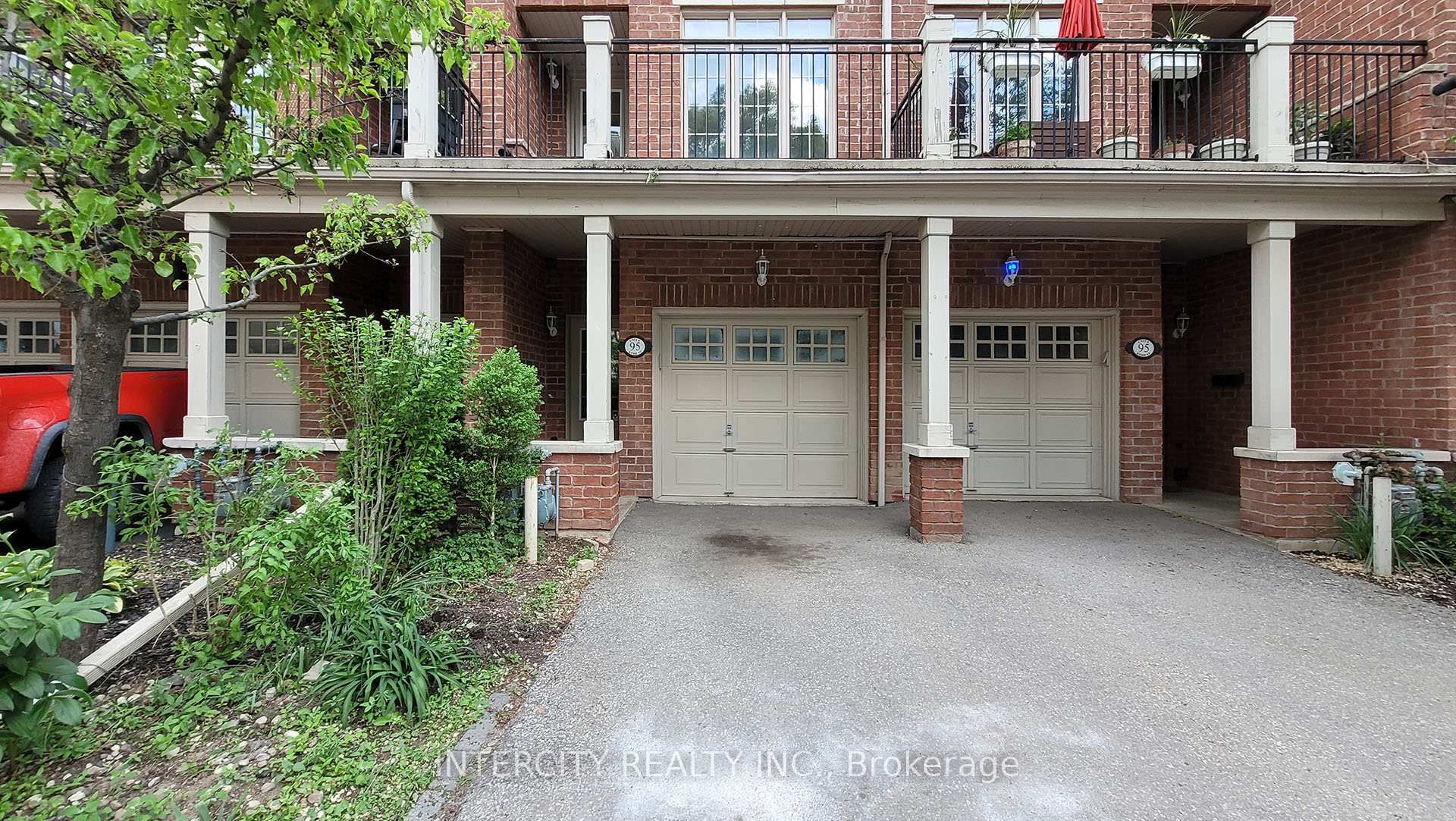 86 Lakeshore Road W