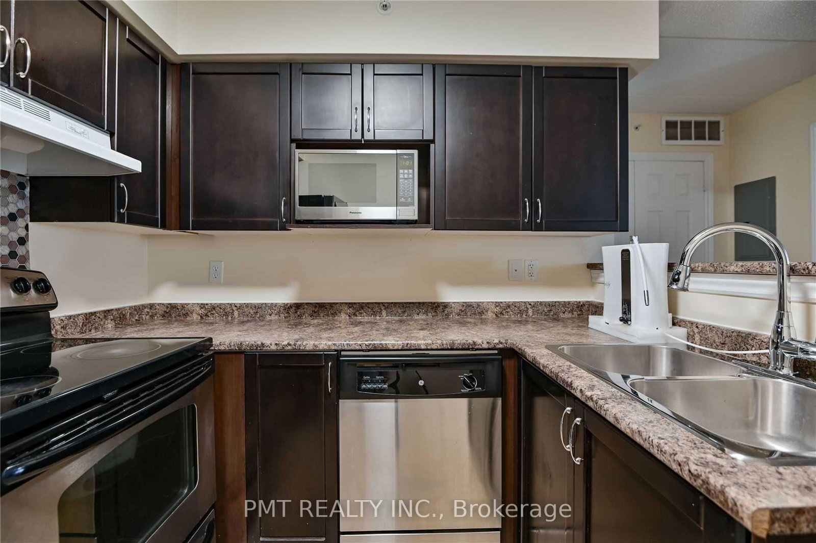 Condo for lease at 206-1370 Main Street, Milton, Ontario, L9T 7S8 - Dempsey - MLS: W12920408