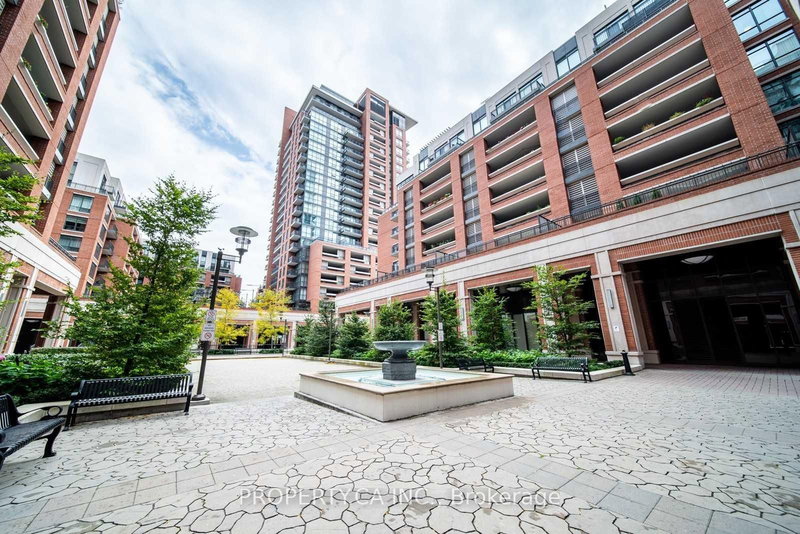 home for lease on 2802-830 Lawrence Avenue W