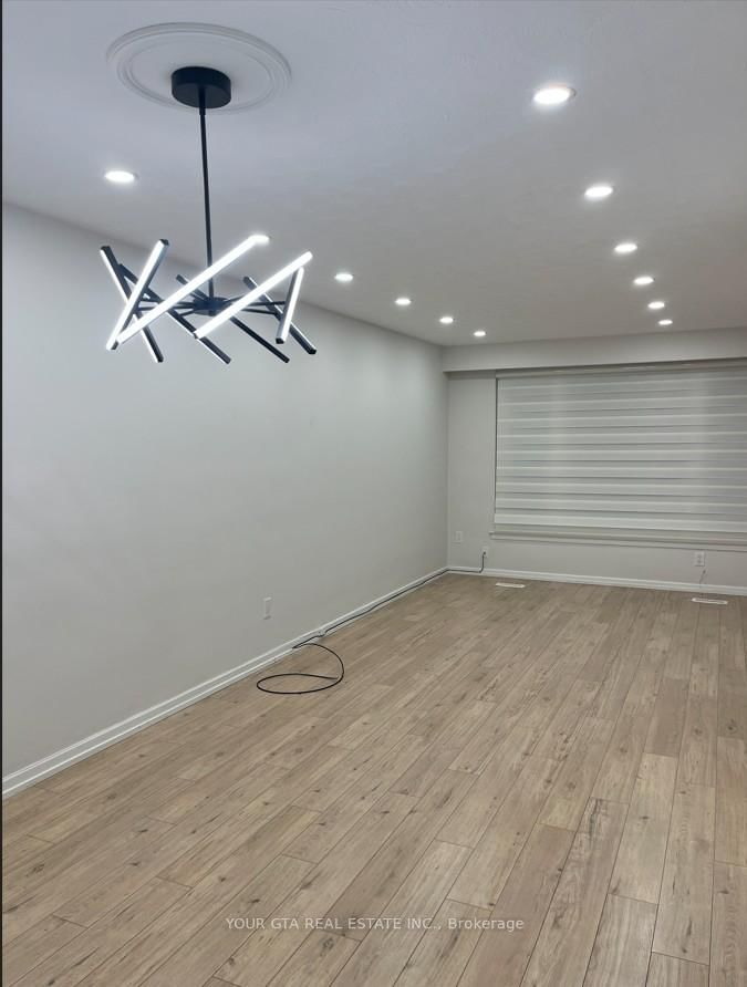 Upper - 1867 Sandgate Cres, Mississauga, L5J 2E7 | Image 3