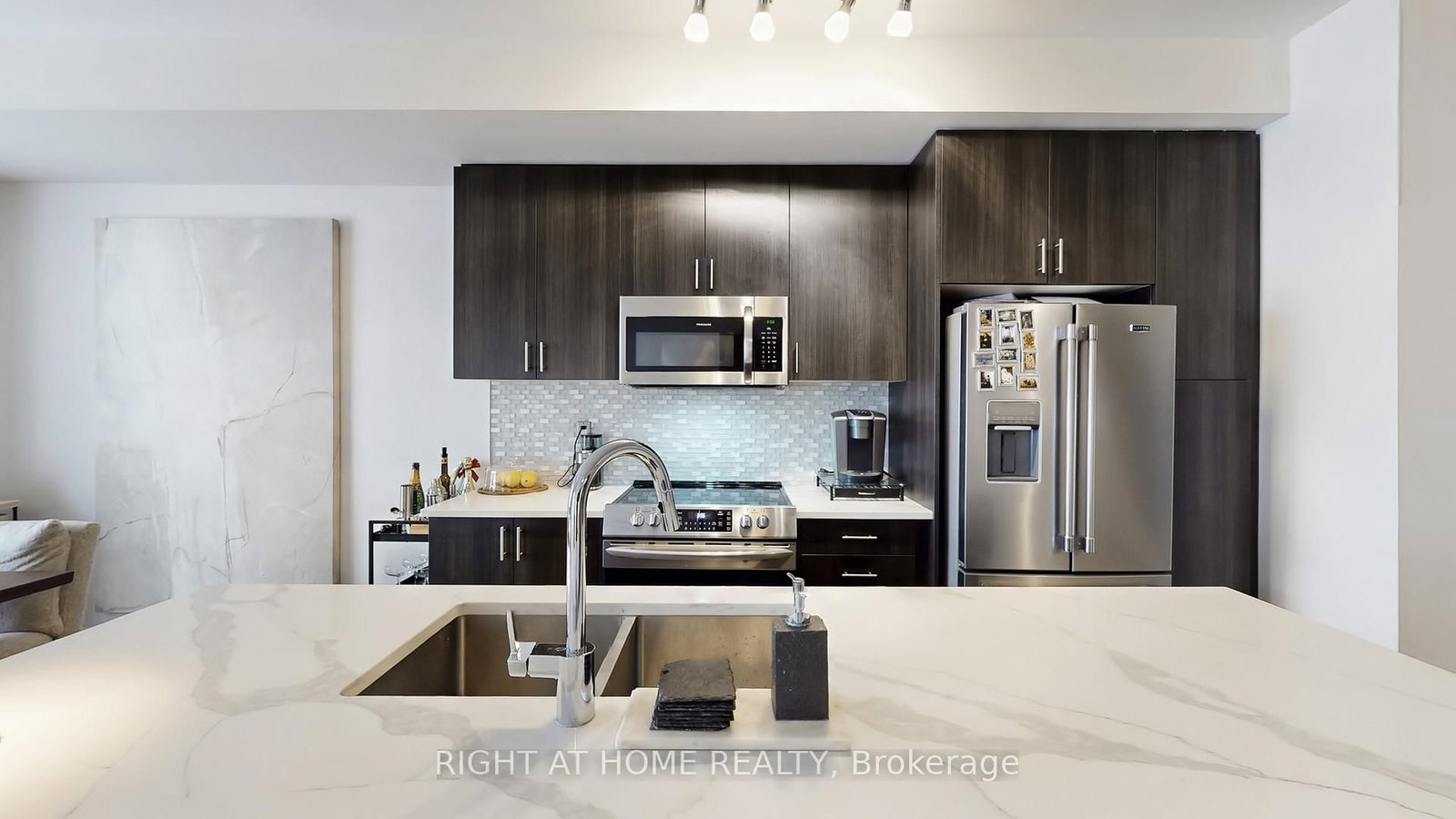 Townhouse for sale at 1423 Clarriage Court, Milton, Ontario, L9E 1J4 - Ford - MLS: W12920664