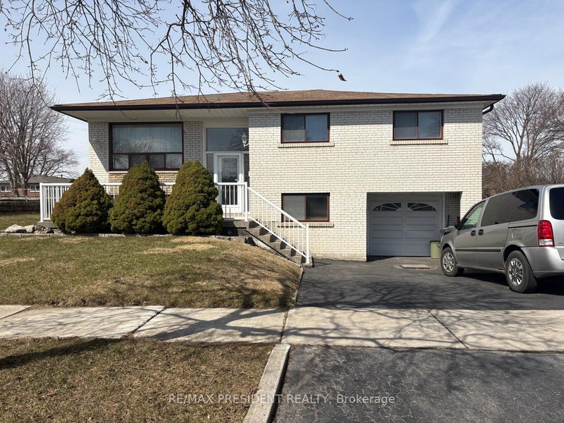 3759 Bayswater Cres, Mississauga, L4T 2G6 | Image 2