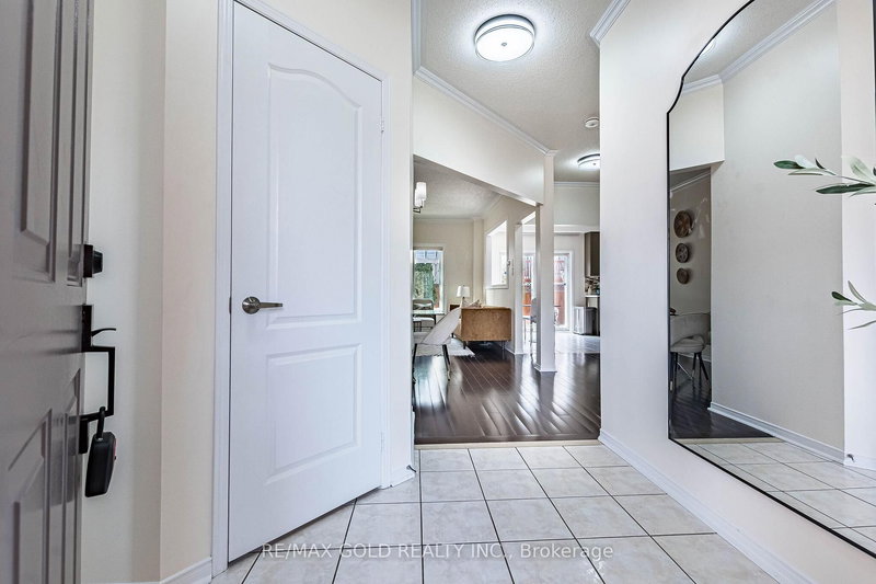 26 Waterdale Rd, Brampton, L7A 1S3 | Image 3