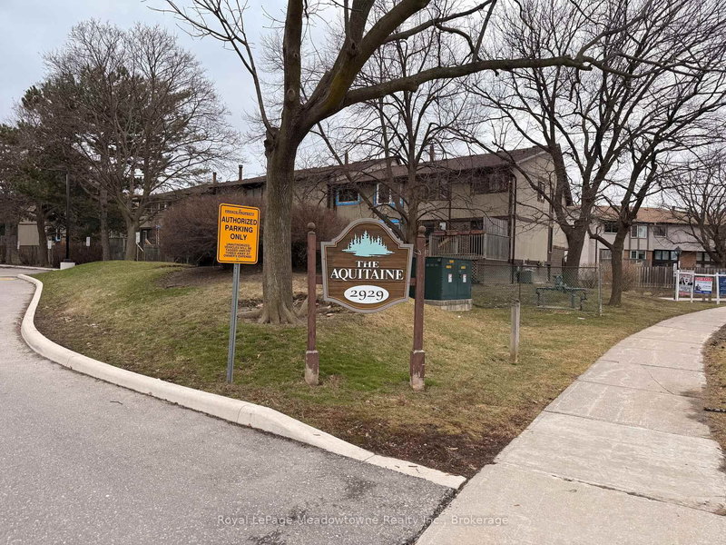 215 - 2929 Aquitaine Ave, Mississauga, L5N 2C7 | Image 3