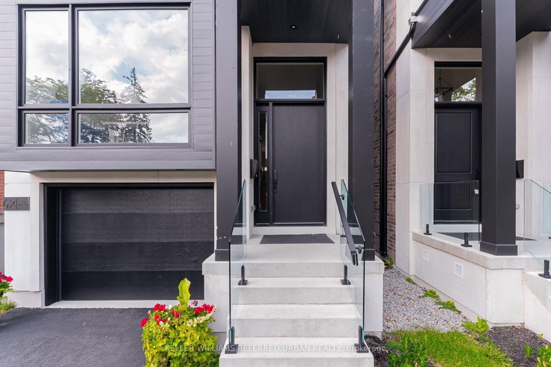 62 Ash Cres, Toronto, M8W 1E6 | Image 2