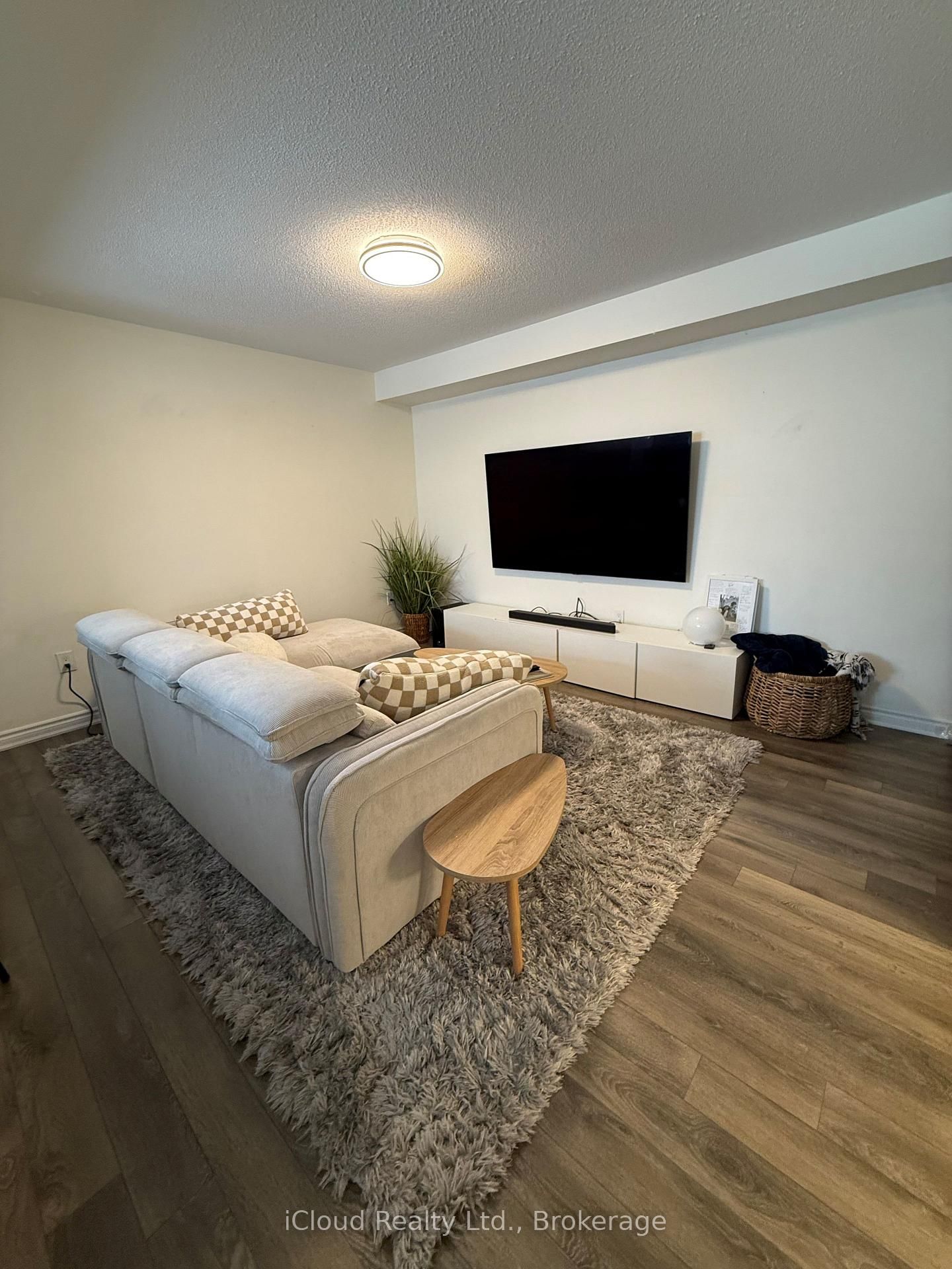 Townhouse for sale at 114 Frost Court, Milton, Ontario, L9E 1C9 - Ford - MLS: W12920926