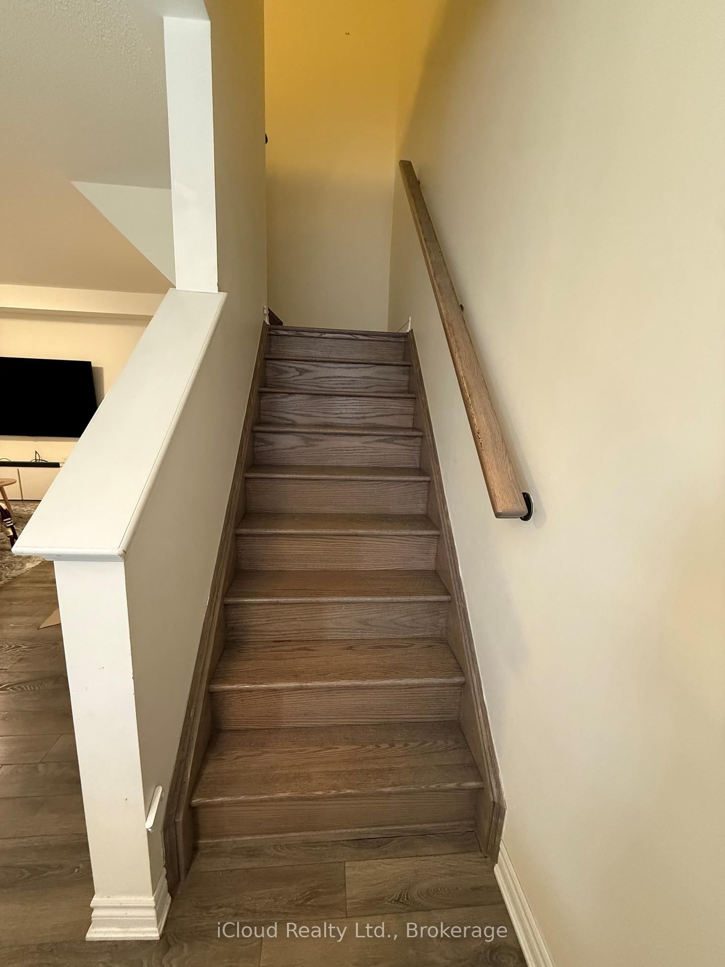 Townhouse for sale at 114 Frost Court, Milton, Ontario, L9E 1C9 - Ford - MLS: W12920926