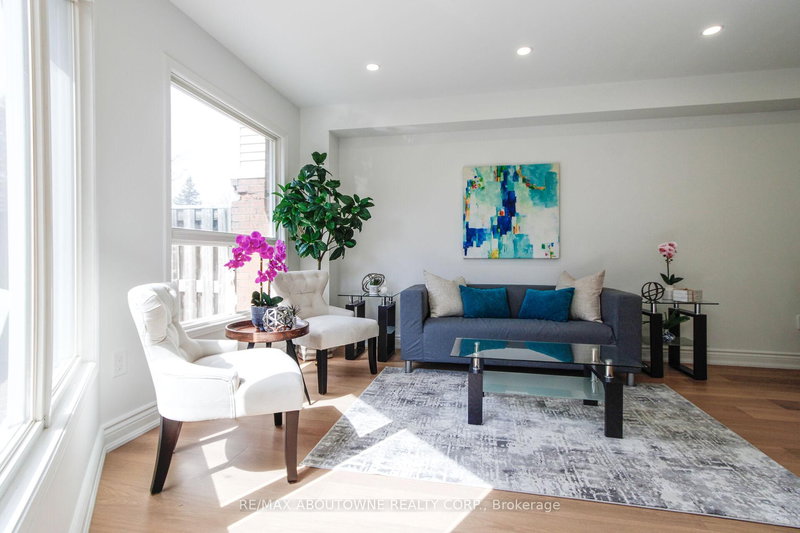 1114 Lindsay Dr, Oakville, L6M 3B4 | Image 3