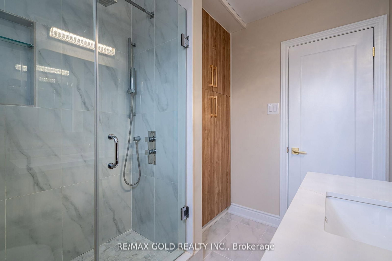 Detached House for sale at 15 Athlone Avenue, Brampton, Ontario, L6T 2N5 - Avondale - MLS: W12921338