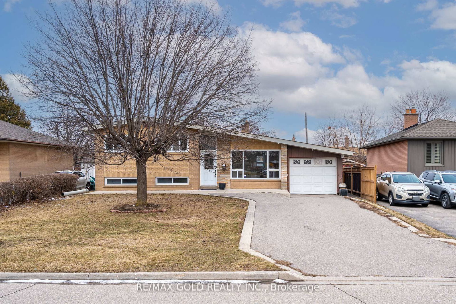 Detached House for sale at 15 Athlone Avenue, Brampton, Ontario, L6T 2N5 - Avondale - MLS: W12921338