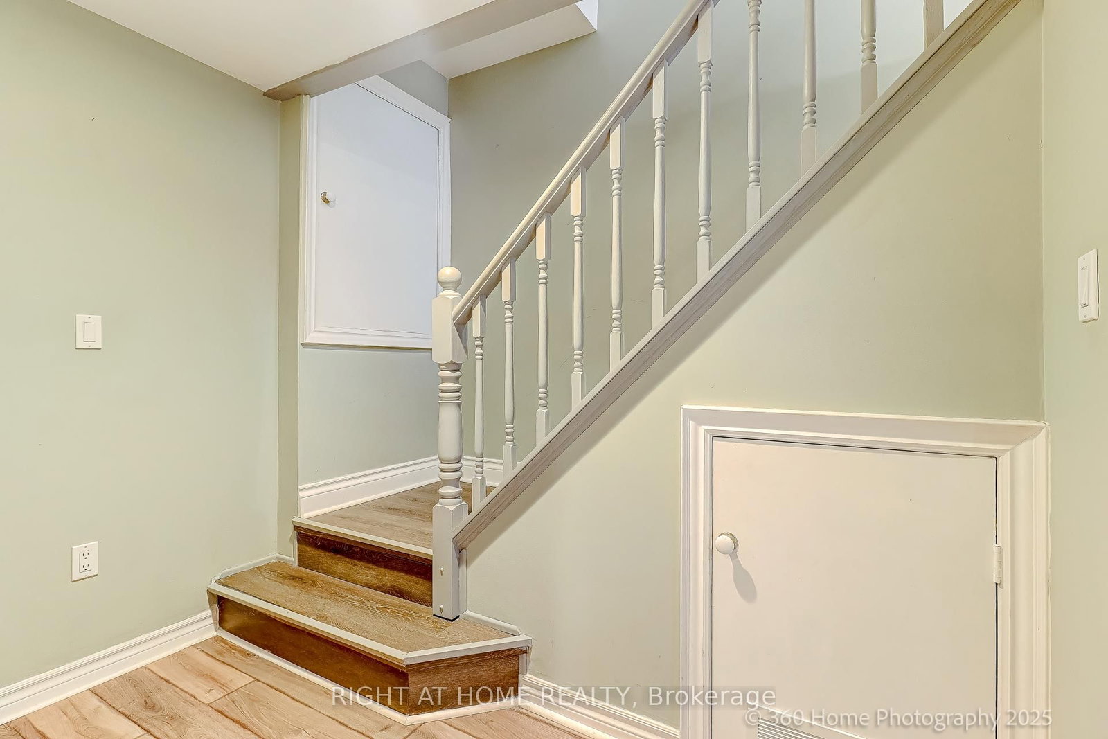 Detached House for sale at 38 Culham Street, Oakville, Ontario, L6H 1G5 - College Park - MLS: W12921352