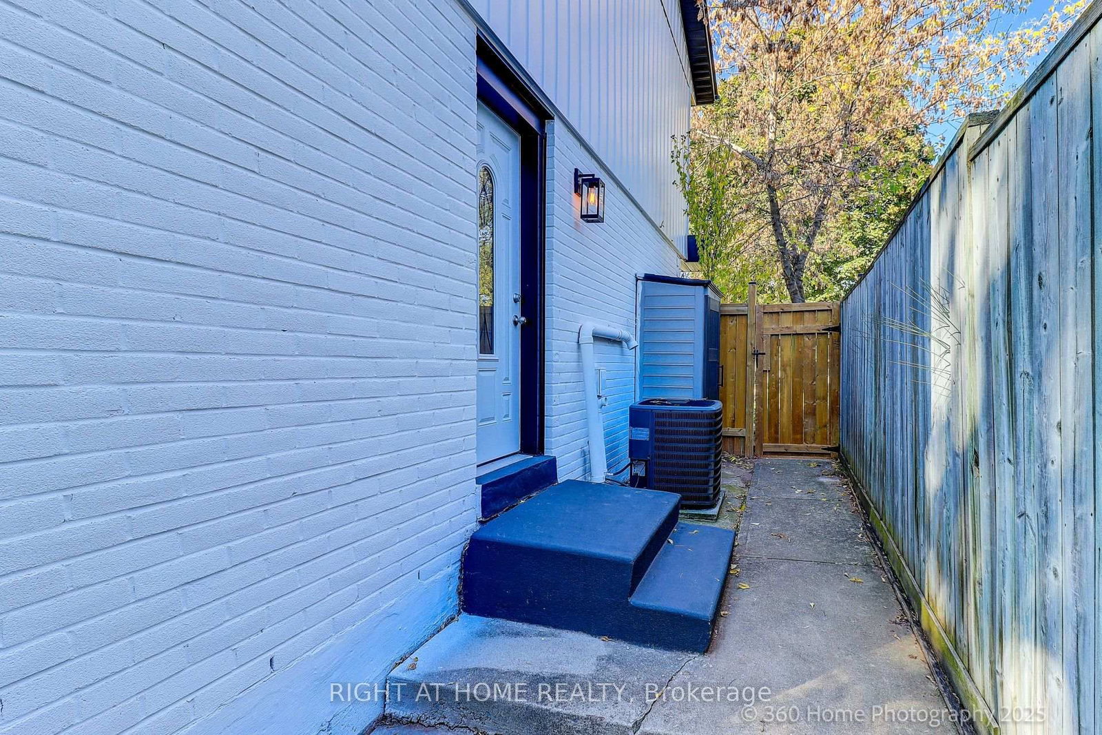 Detached House for sale at 38 Culham Street, Oakville, Ontario, L6H 1G5 - College Park - MLS: W12921352