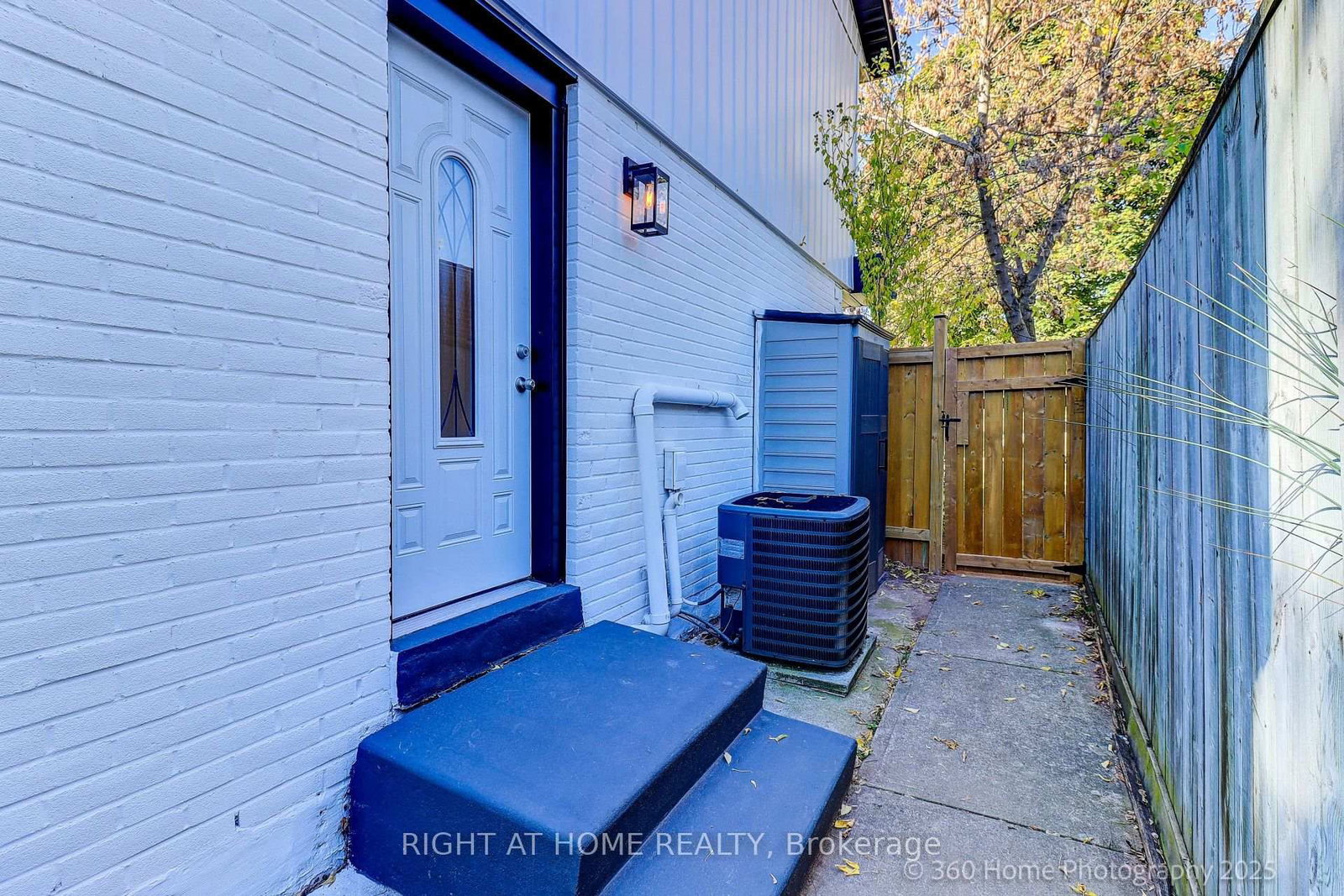 Detached House for sale at 38 Culham Street, Oakville, Ontario, L6H 1G5 - College Park - MLS: W12921352