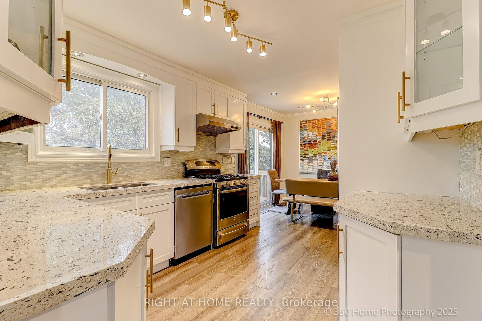 Detached House for sale at 38 Culham Street, Oakville, Ontario, L6H 1G5 - College Park - MLS: W12921352