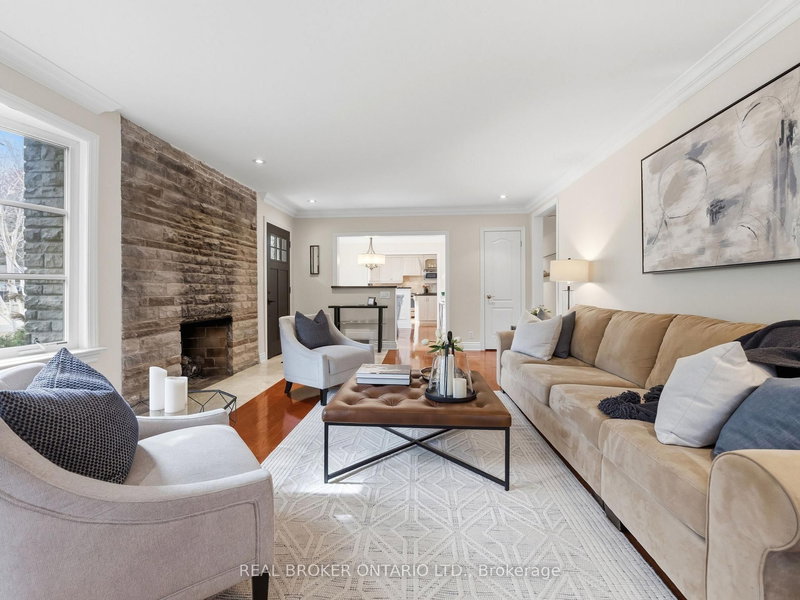 929 Parkland Ave, Mississauga, L5H 3G9 | Image 2