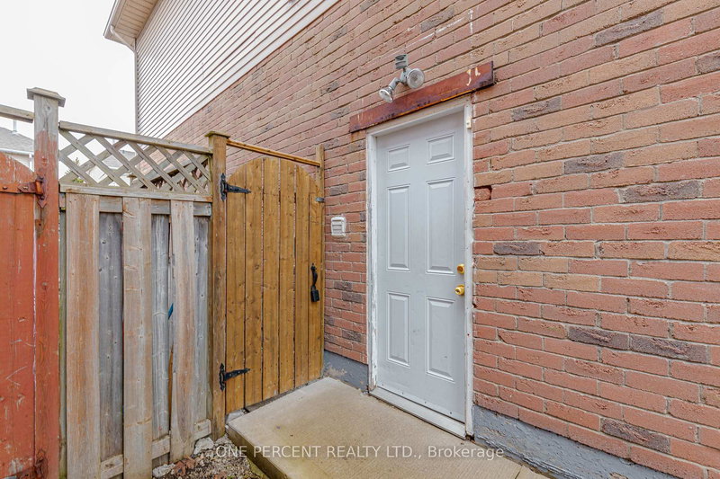 Basement Apartment - 52 Timberlane Dr, Brampton, L6Y 4B6 | Image 3