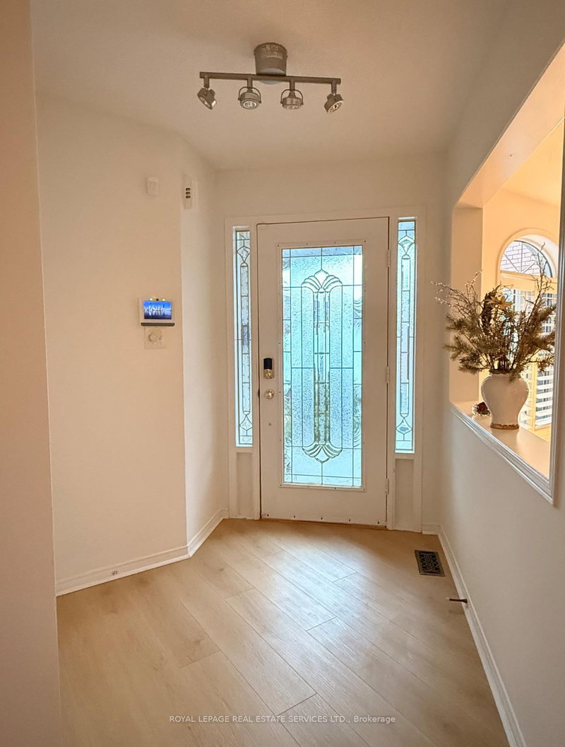 Upper - 5649 Condor Pl, Mississauga, L5V 2J5 | Image 3